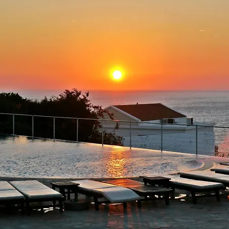 Theo Sunset Bay Kissonerga
