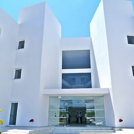 Theo Sunset Bay Kissonerga