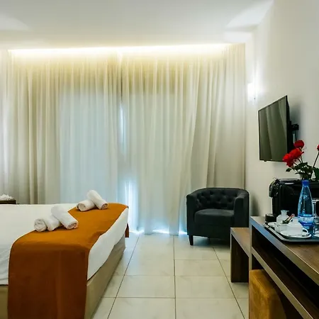 Theo Sunset Bay Otel