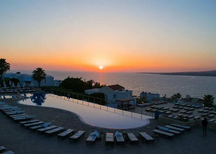 Theo Sunset Bay Hotel