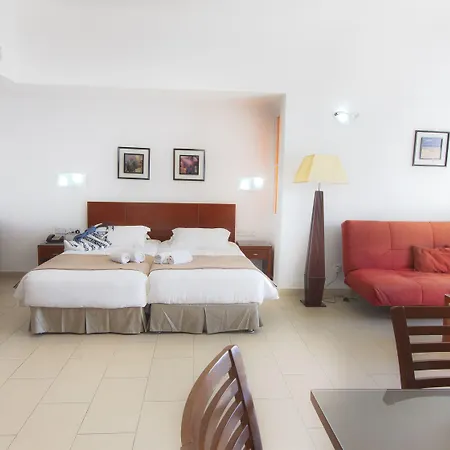 Theo Sunset Bay Kissonerga