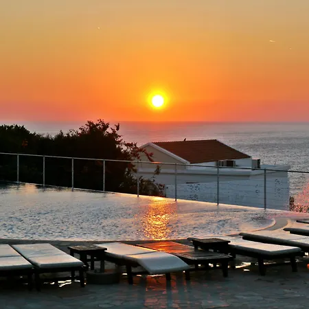 Theo Sunset Bay