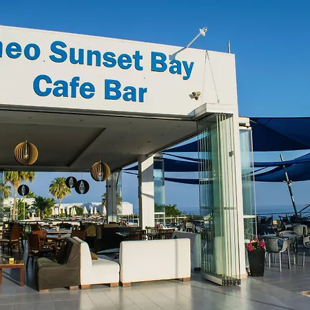 Theo Sunset Bay Kissonerga