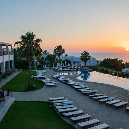 Theo Sunset Bay 4* كيسونيجرا