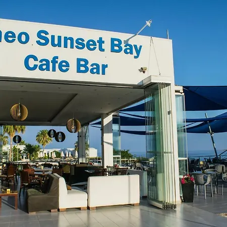 Theo Sunset Bay Hotel