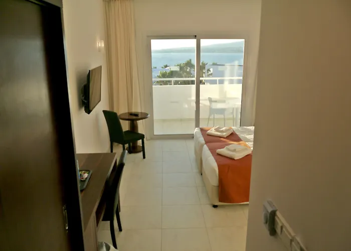 Theo Sunset Bay Hotel 4*