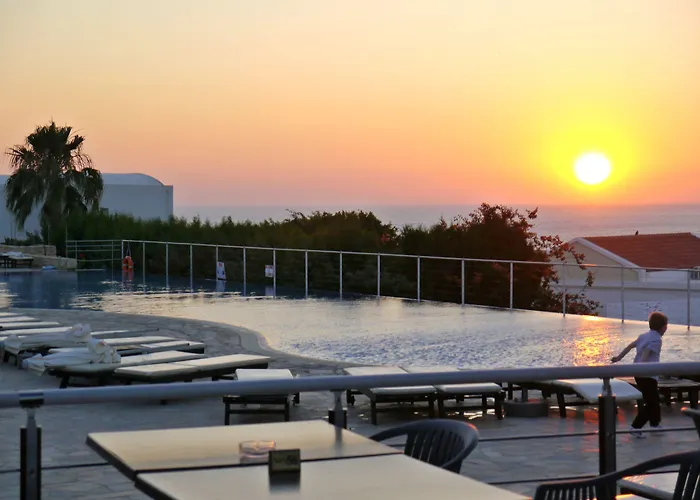 Ξενοδοχείο Theo Sunset Bay Κισσόνεργα